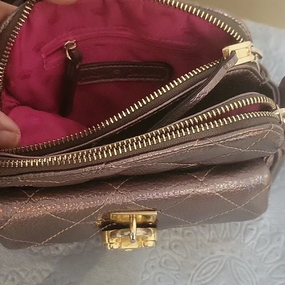 Juicy Couture iridescent pewter metalic sheen double quilted crossbody bag - Picture 4 of 11